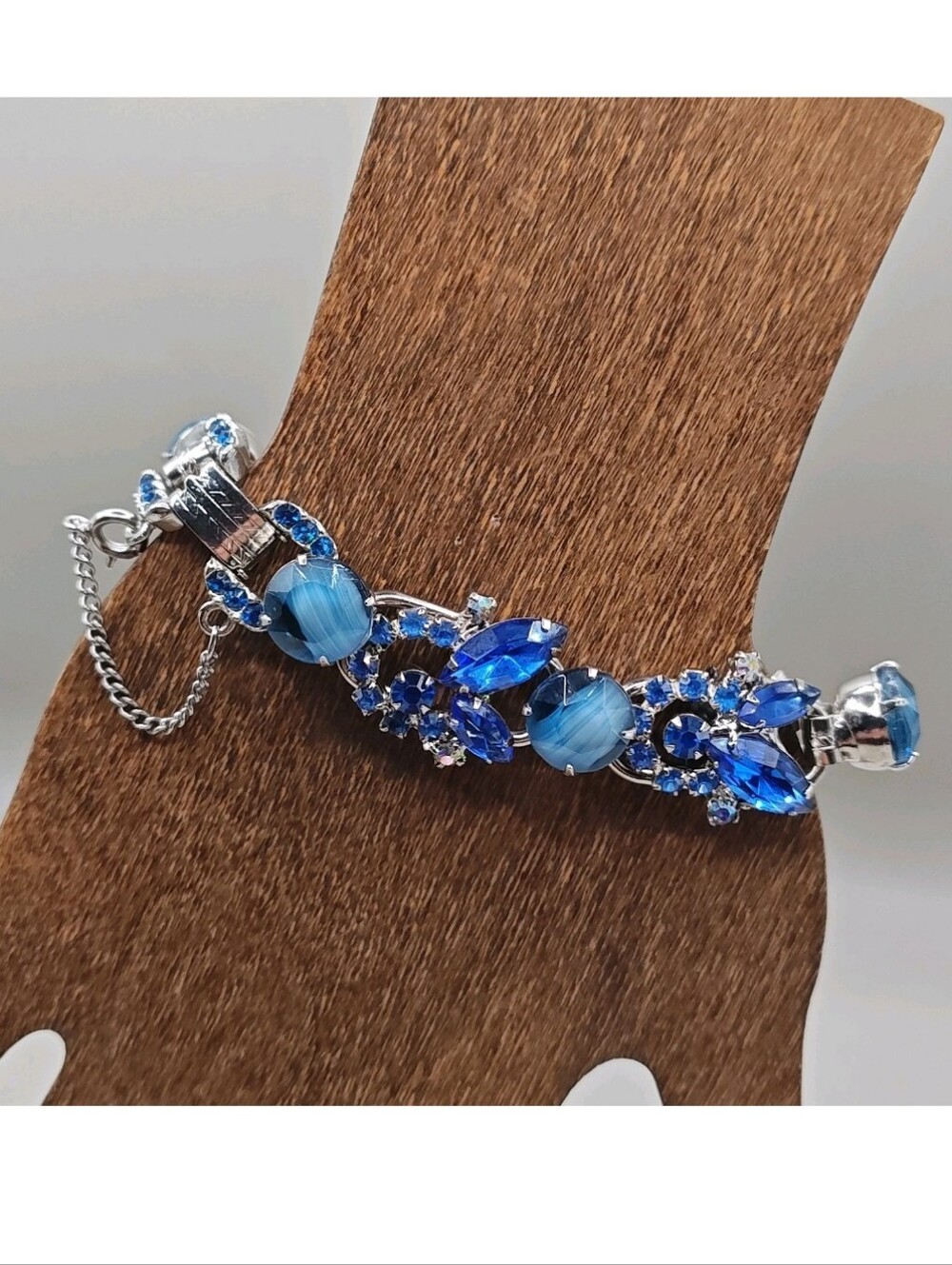 Vintage Juliana D&E 5 Link Bracelet Blue AB Rhinestones Moonglow Cat Eyes Sz 6.5